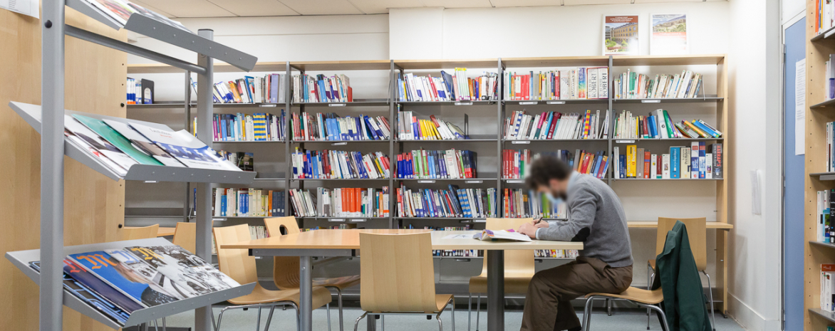 etudiant dans salle études cedoca bibliotheque etudiant dans salle études cedoca bibliotheque